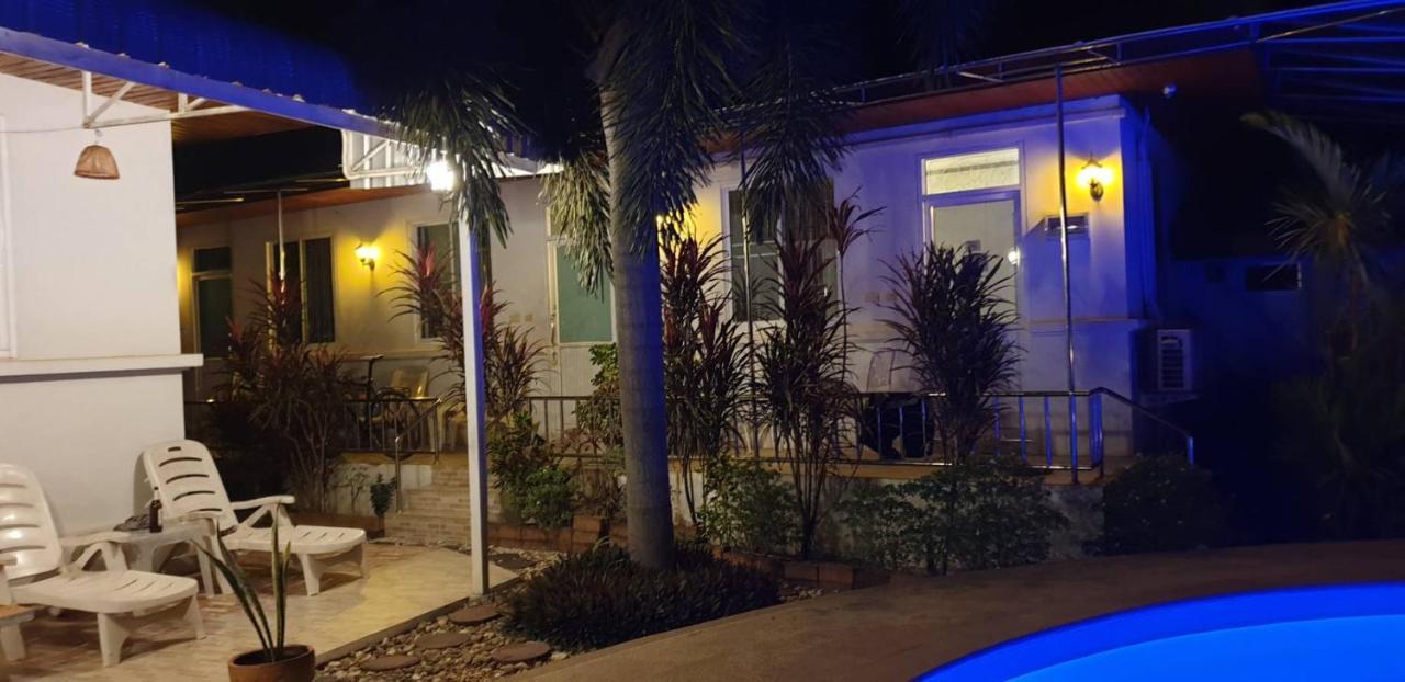Nuch'S Apple Guest House Si Bun Ruang Bagian luar foto