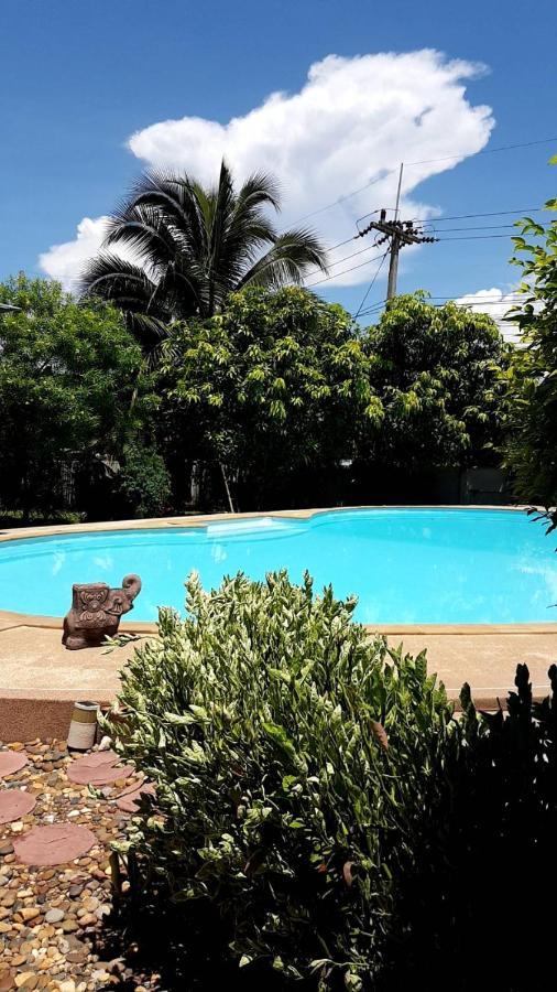 Nuch'S Apple Guest House Si Bun Ruang Bagian luar foto