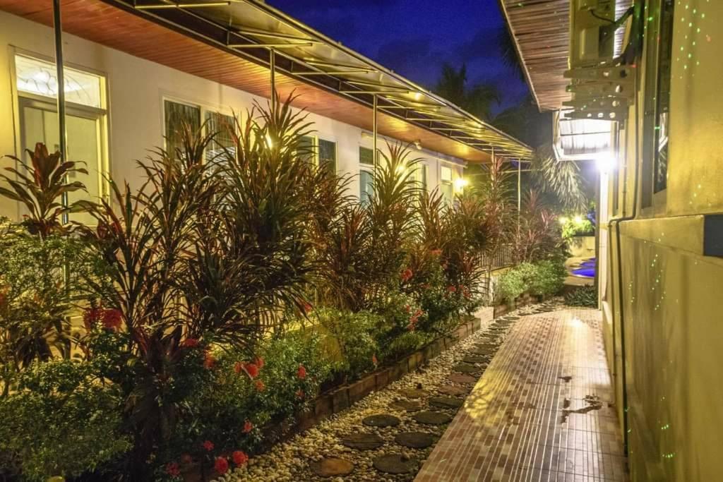 Nuch'S Apple Guest House Si Bun Ruang Bagian luar foto