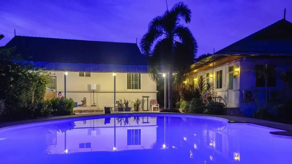Nuch'S Apple Guest House Si Bun Ruang Bagian luar foto