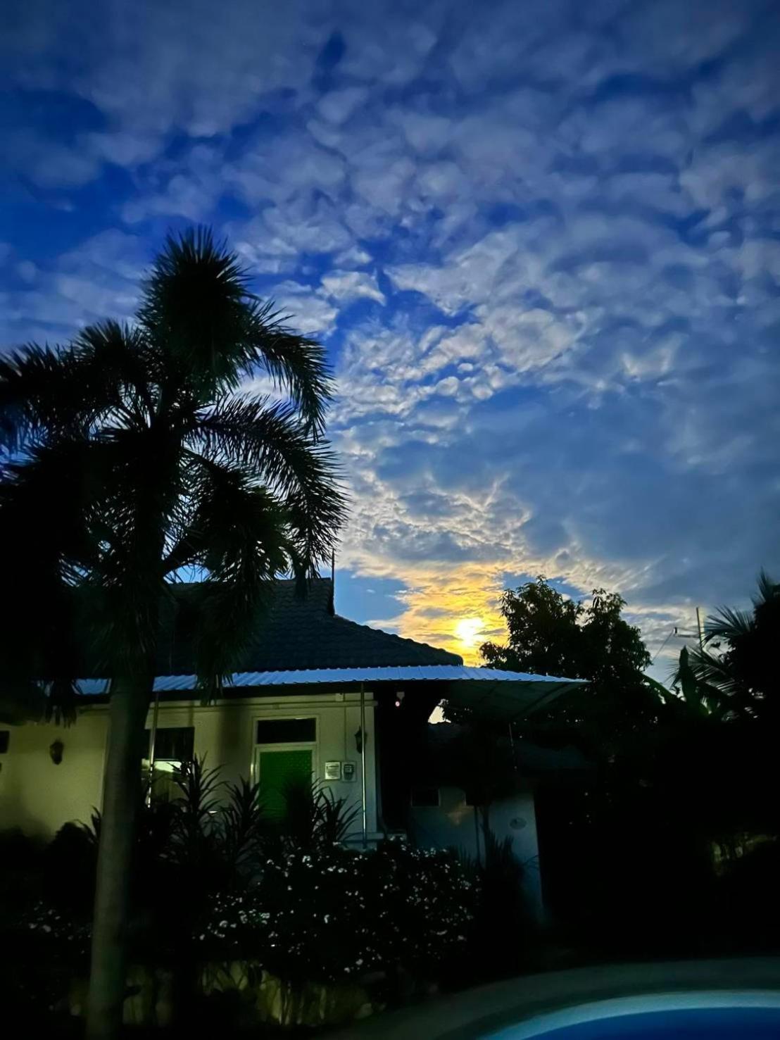 Nuch'S Apple Guest House Si Bun Ruang Bagian luar foto