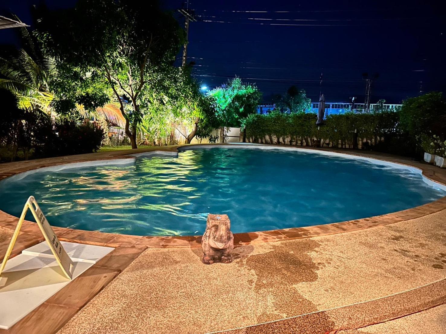 Nuch'S Apple Guest House Si Bun Ruang Bagian luar foto