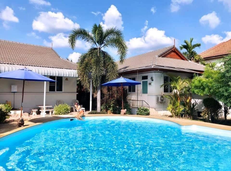 Nuch'S Apple Guest House Si Bun Ruang Bagian luar foto